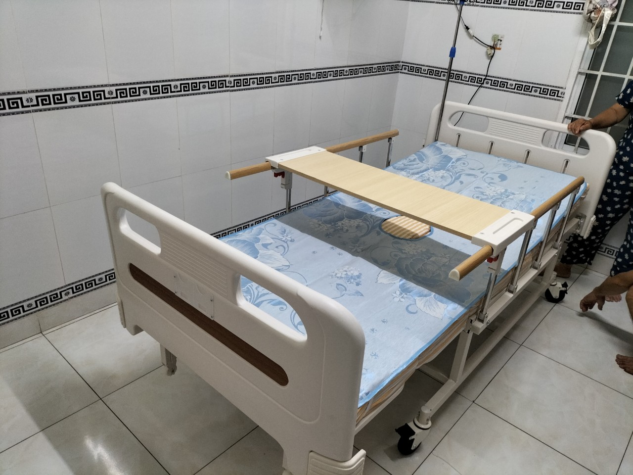 Tôi đang ở quận Tân Phú Tp Hồ Chí Minh thì mua giường y tế ở đâu giá tốt?
